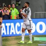 Hulk marca contra o Itabirito e fica a um gol de número histórico pelo Atlético