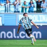 Pavón comemora estreia com gol pelo Grêmio: 'Estou muito feliz, tenho muito a agradecer’