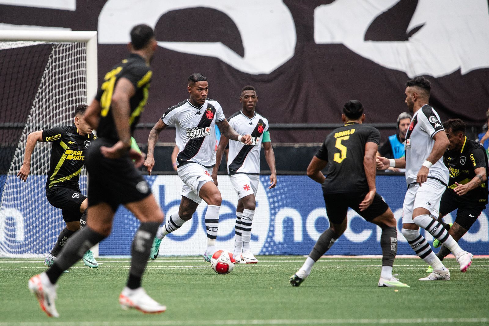 Após severas reclamações, Vasco vê arbitragem justa no clássico contra o Botafogo