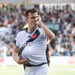 Com contrato renovado, Lucas Piton pode render lucros ao Vasco ainda em 2024