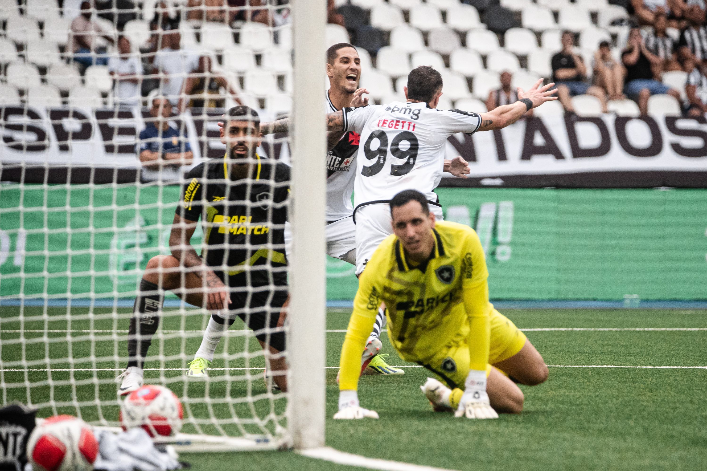 Botafogo 2 x 4 Vasco: veja gols e melhores momentos do clássico pelo Carioca