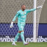 Weverton tranca redes sociais sob ataques por falha em jogo contra o Corinthians