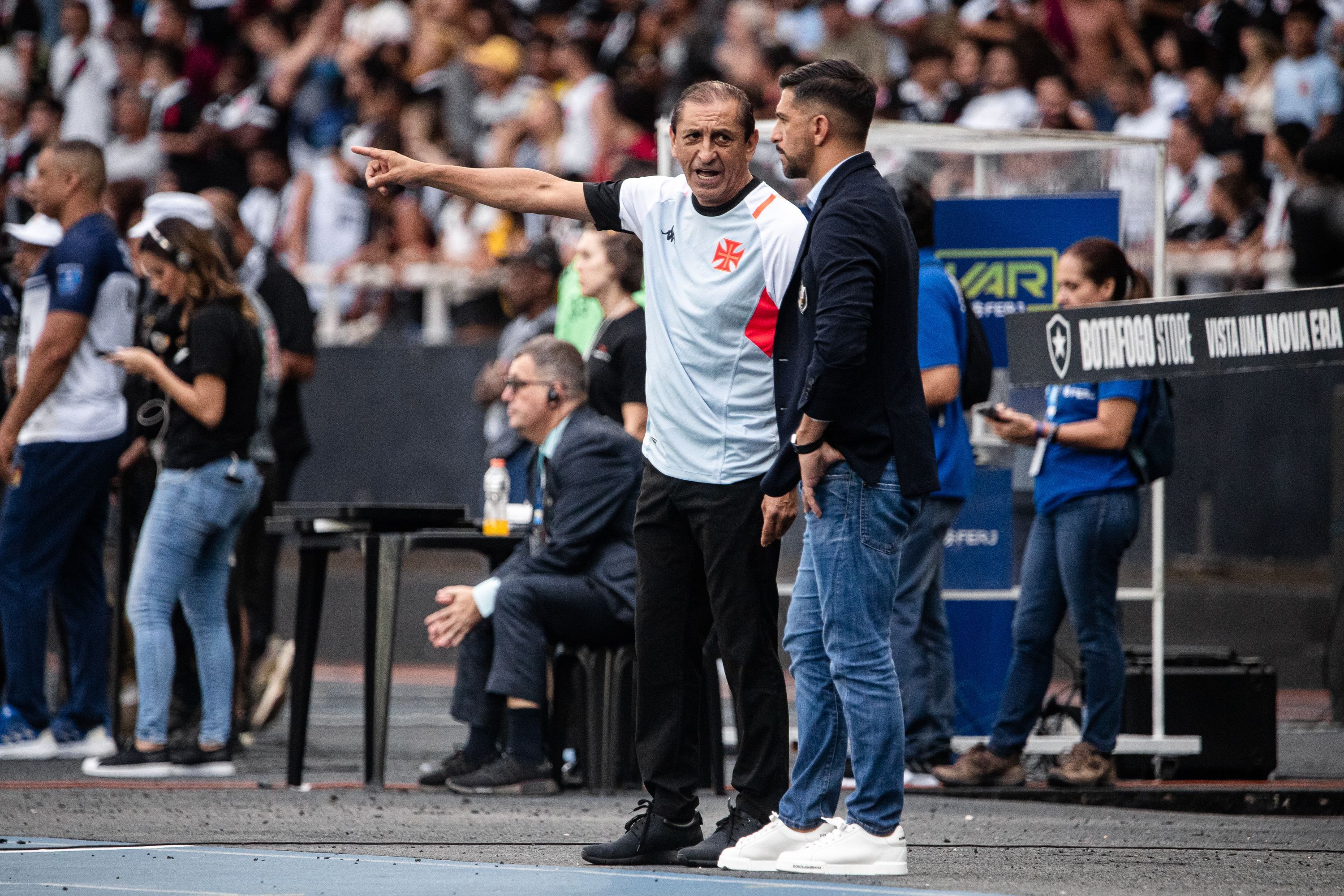 Com time misto, Vasco busca classificação antecipada no Campeonato Carioca
