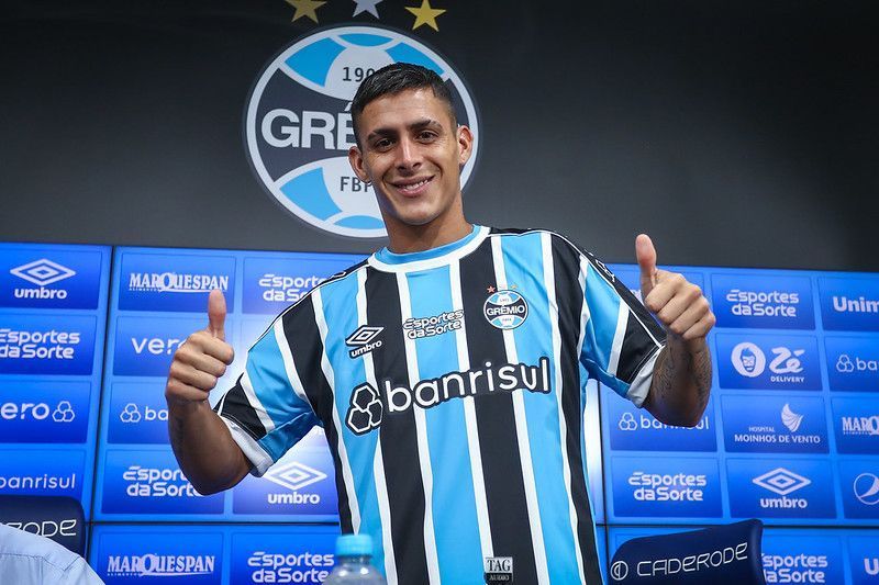 Pavon é apresentado no Grêmio e fala sobre Gre-Nal: 'Fazer o melhor para nós'