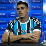 Mayk é apresentado no Grêmio e fala sobre emoção de estar no clube: ‘Desafio único na minha vida’