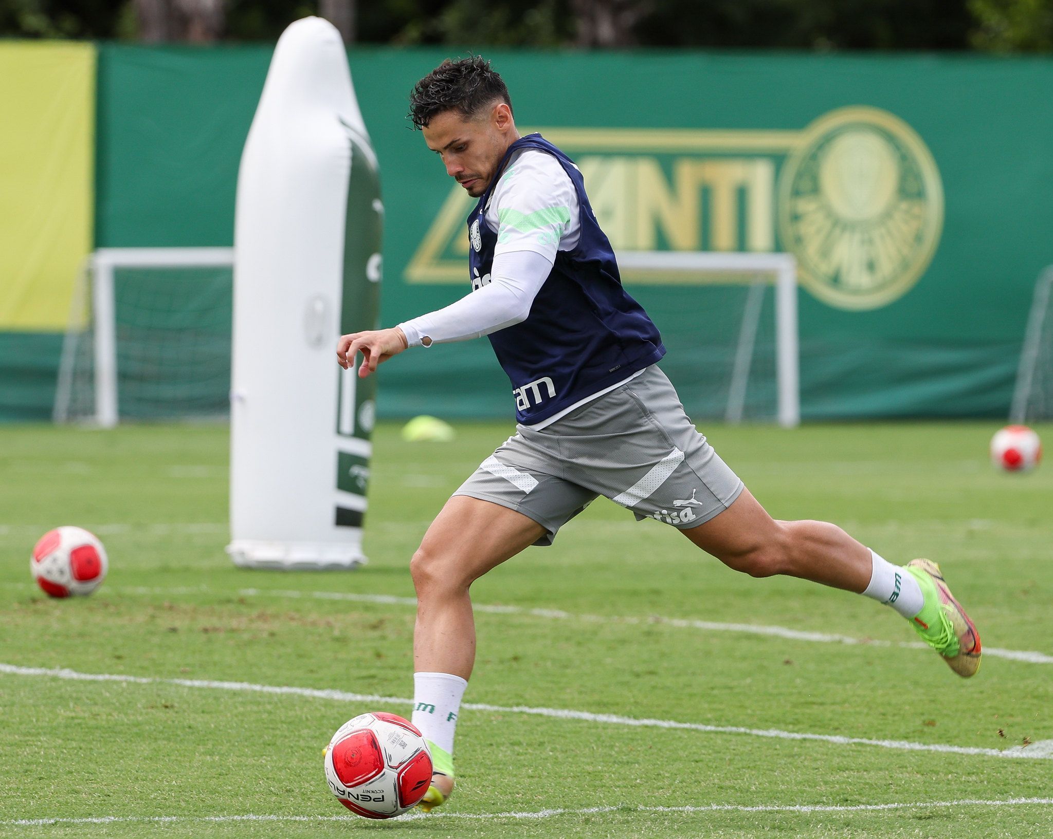 Escalação do Palmeiras: Veiga volta e pode mudar esquema de jogo contra Mirassol