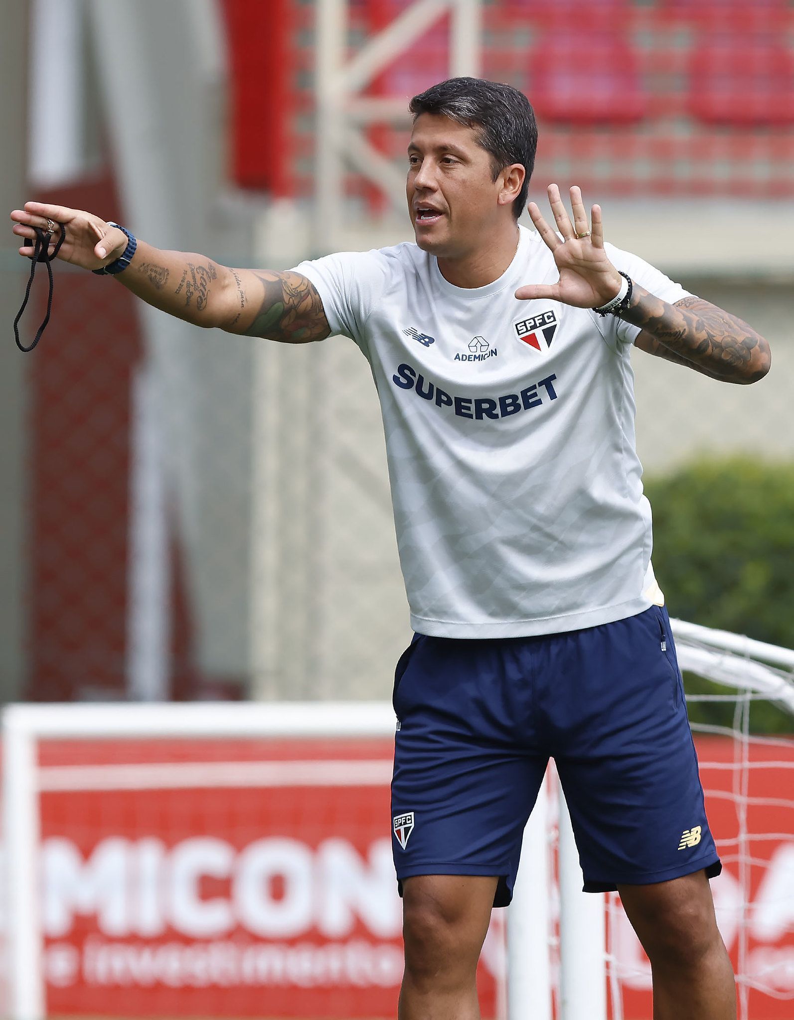 Pressionado, São Paulo visita Guarani e tenta rifar desconfiança no Paulistão