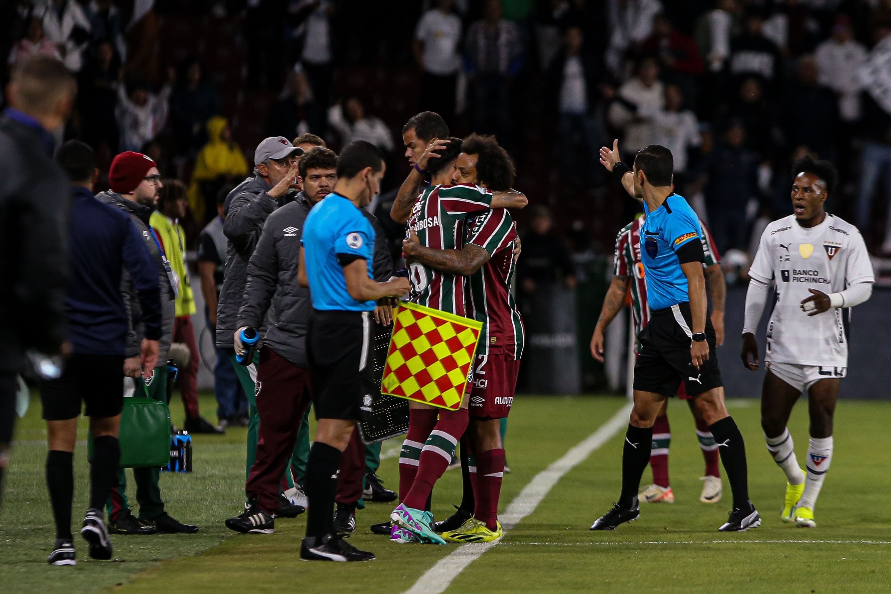 Marcelo se machuca, está fora do clássico contra o Flamengo e preocupa Fluminense