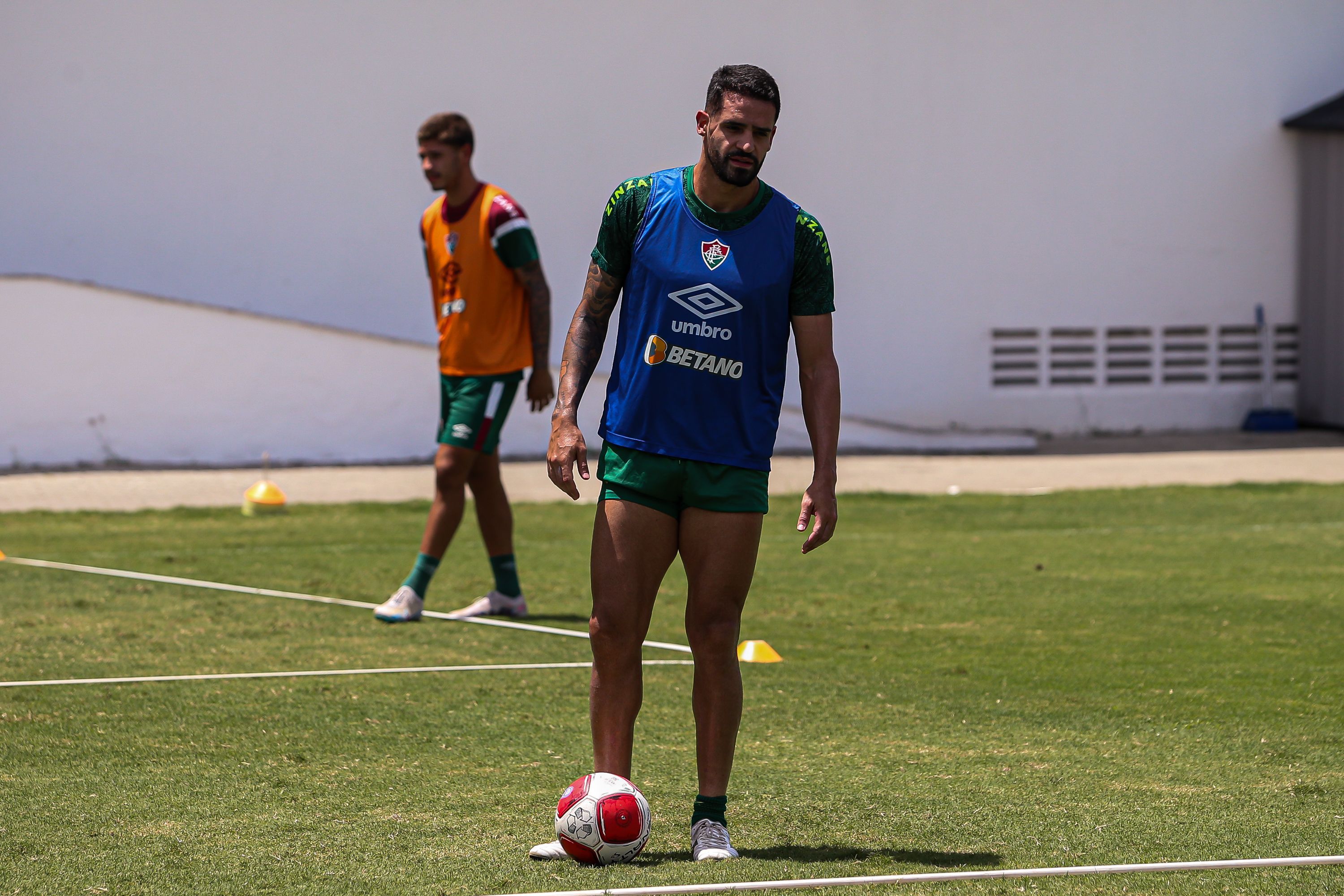 Renato Augusto pede calma para se adaptar ao estilo de jogo do Fluminense