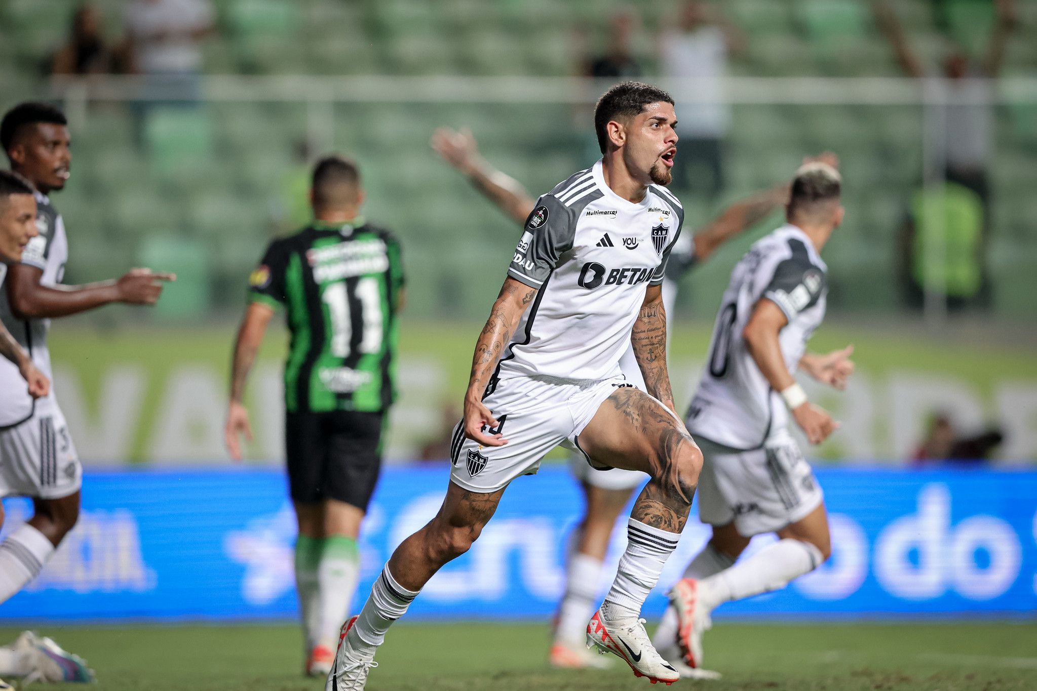 Atlético empata clássico no fim e frustra América no Independência pelo Mineiro
