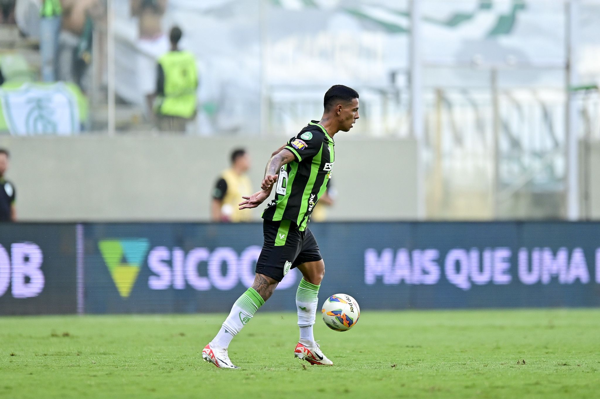 Lateral do América projeta semi do Mineiro e mostra confiança para duelo com Atlético
