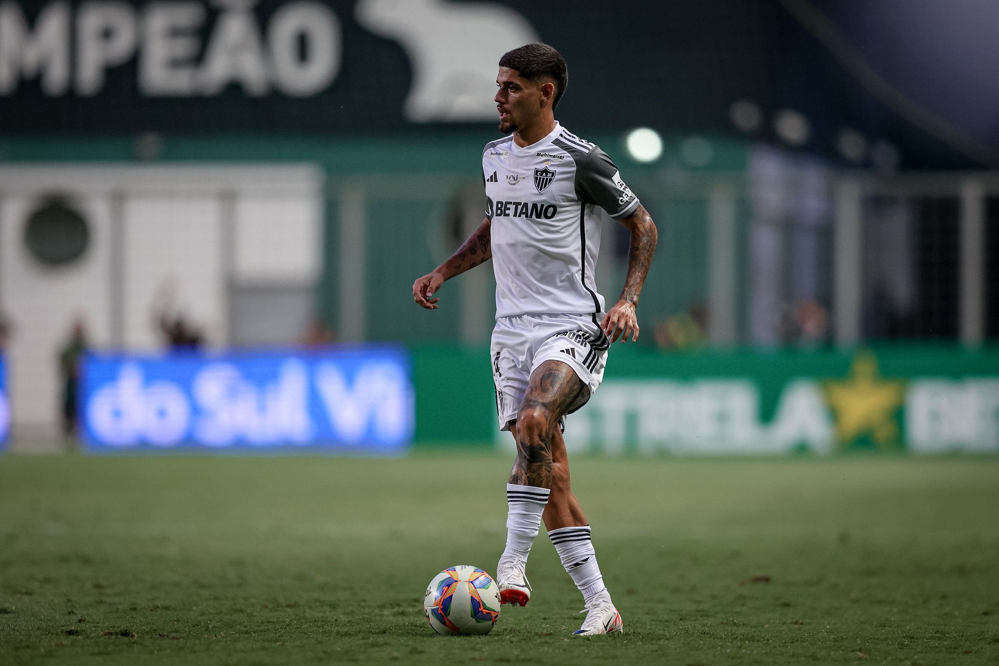 Meia ou lateral? Rubens fala sobre titularidade no Atlético e diz em qual posição deve jogar