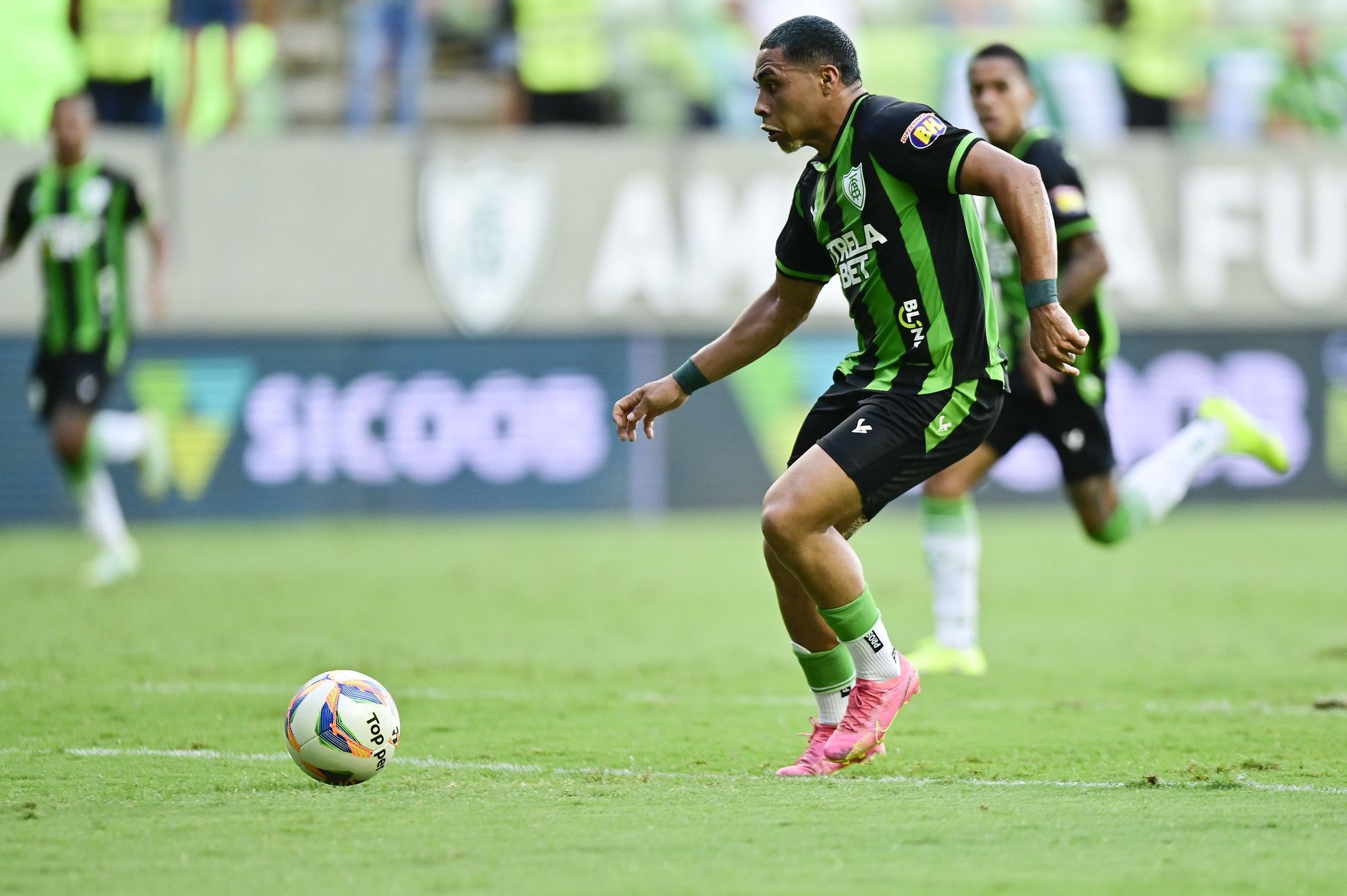 Vitor Jacaré lamenta empate do América, mas destaca ‘cabeça erguida’ após clássico pelo Mineiro