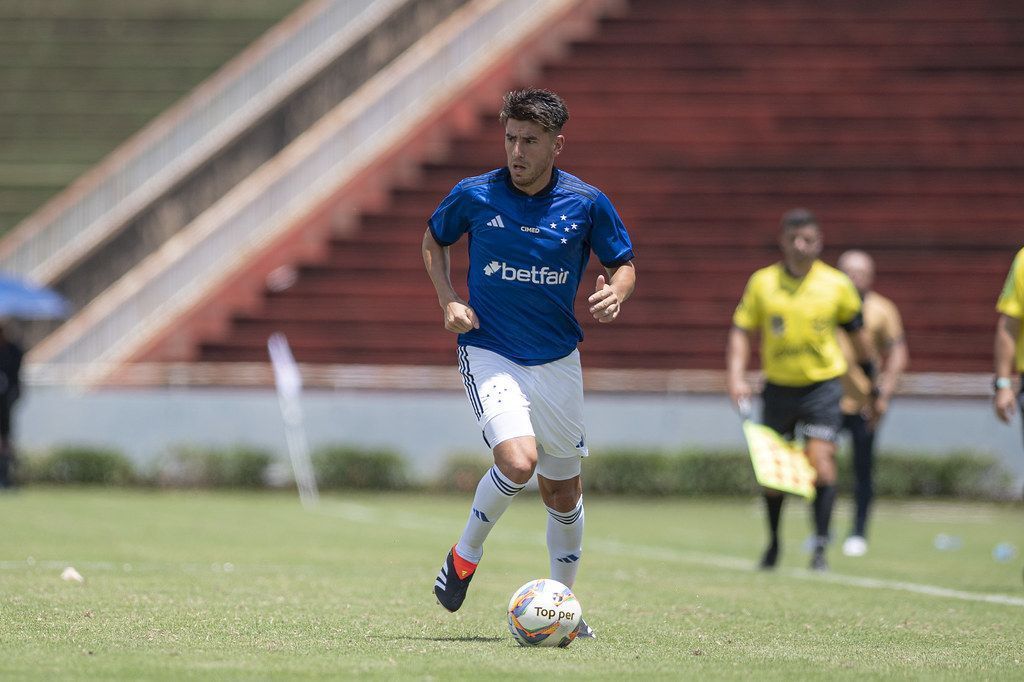Lucas Villalba foi o 16° jogador argentino a entrar em campo pelo Cruzeiro