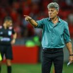 Renato reconhece méritos do Inter e reclama de arbitragem após derrota do Grêmio no GreNal