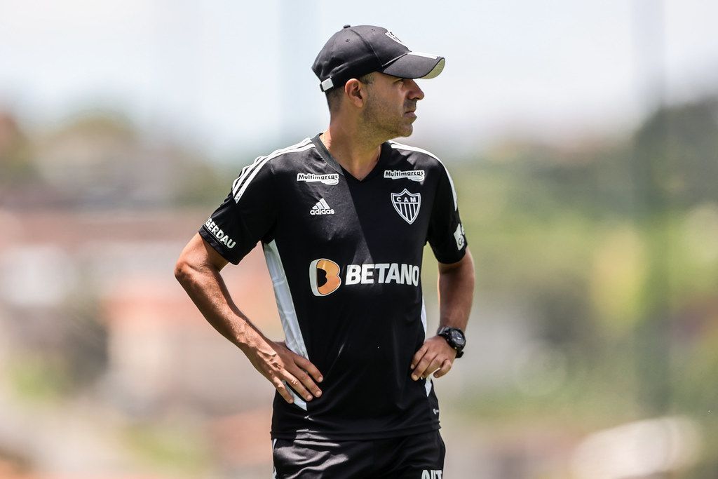 Atlético faz primeiro treino após saída de Felipão; Zaracho faz trabalho à parte