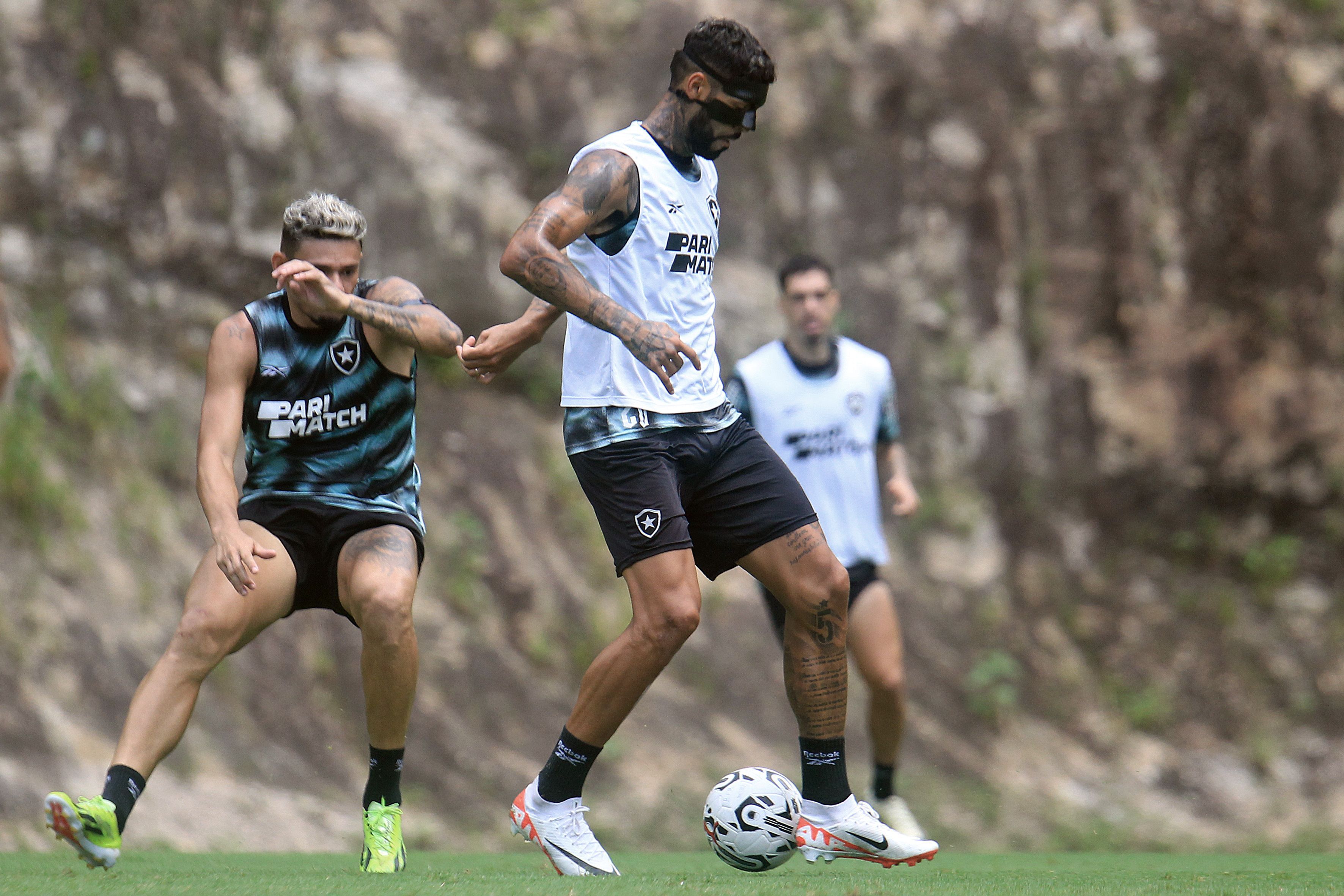 Com proteção facial, zagueiro não deve ser problema para o Botafogo na Libertadores