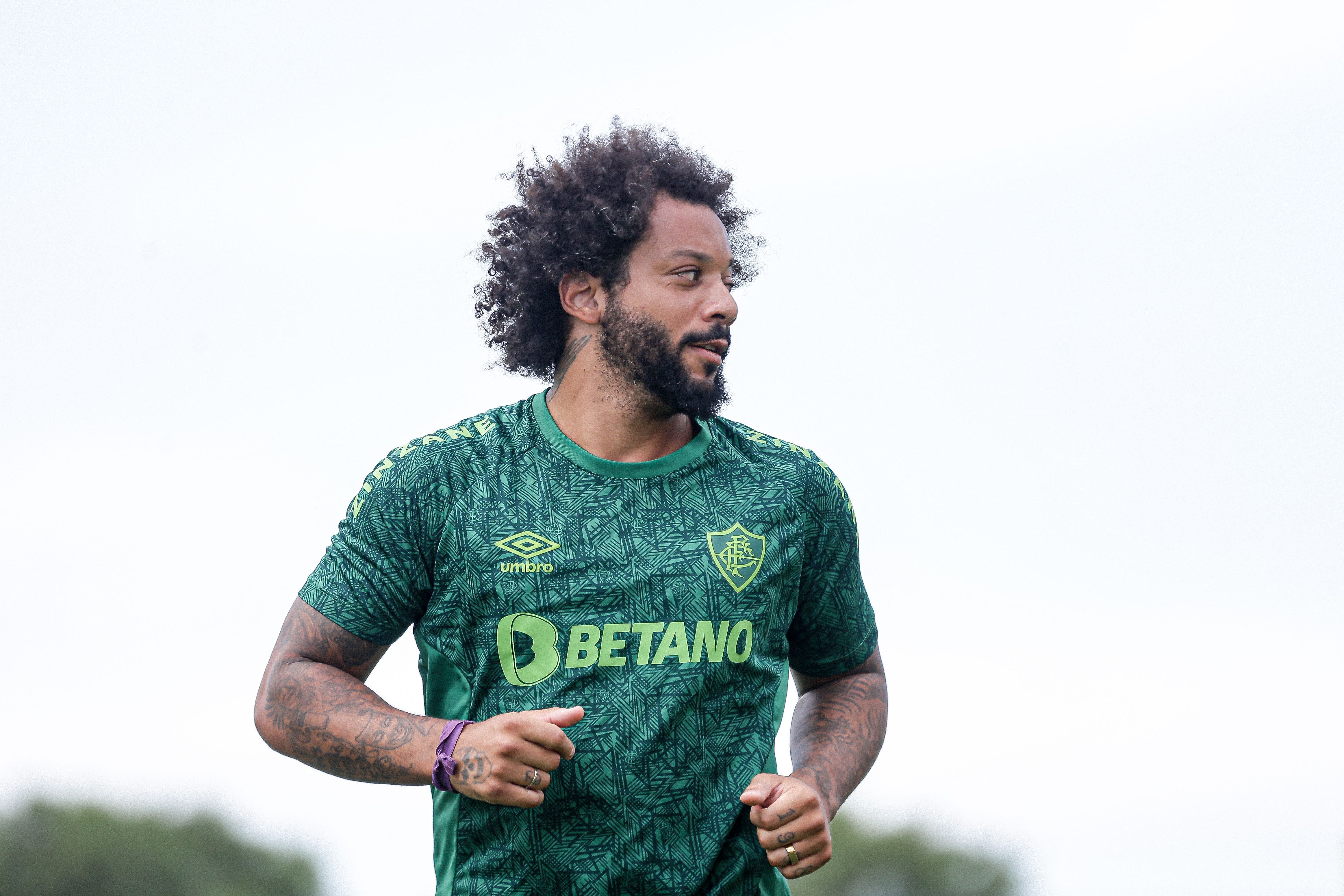 Fluminense vai reavaliar Marcelo até o dia da final da Recopa Sul-Americana, diante da LDU