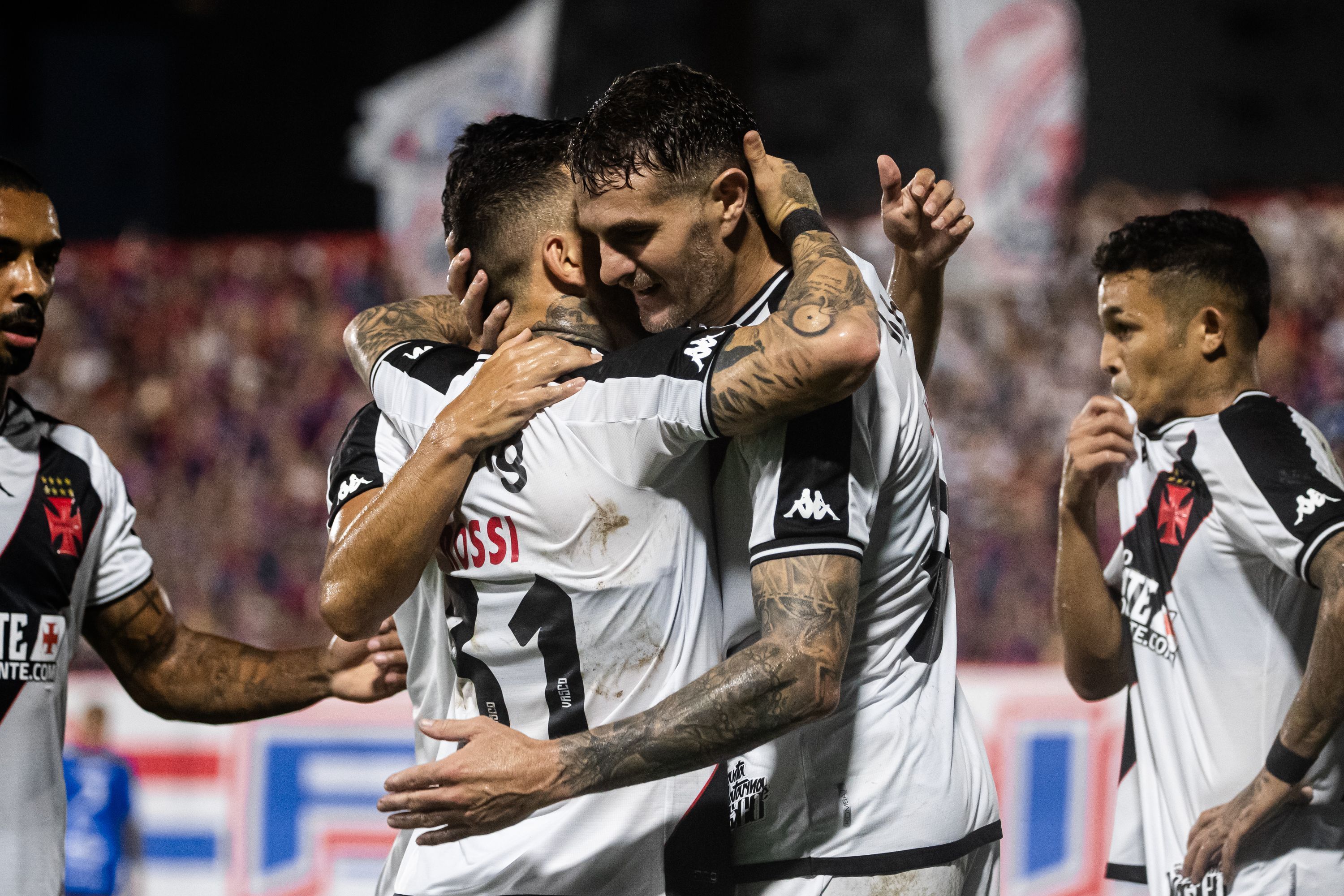 Em boa fase, Vasco recebe o Água Santa para não repetir vexame na Copa do Brasil