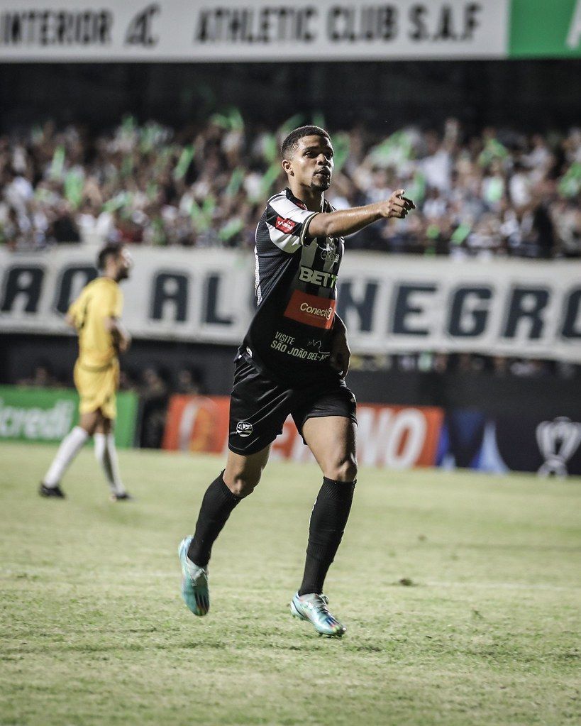 Após exames, Robert Santos fica próximo de assinar com o Atlético; veja valores