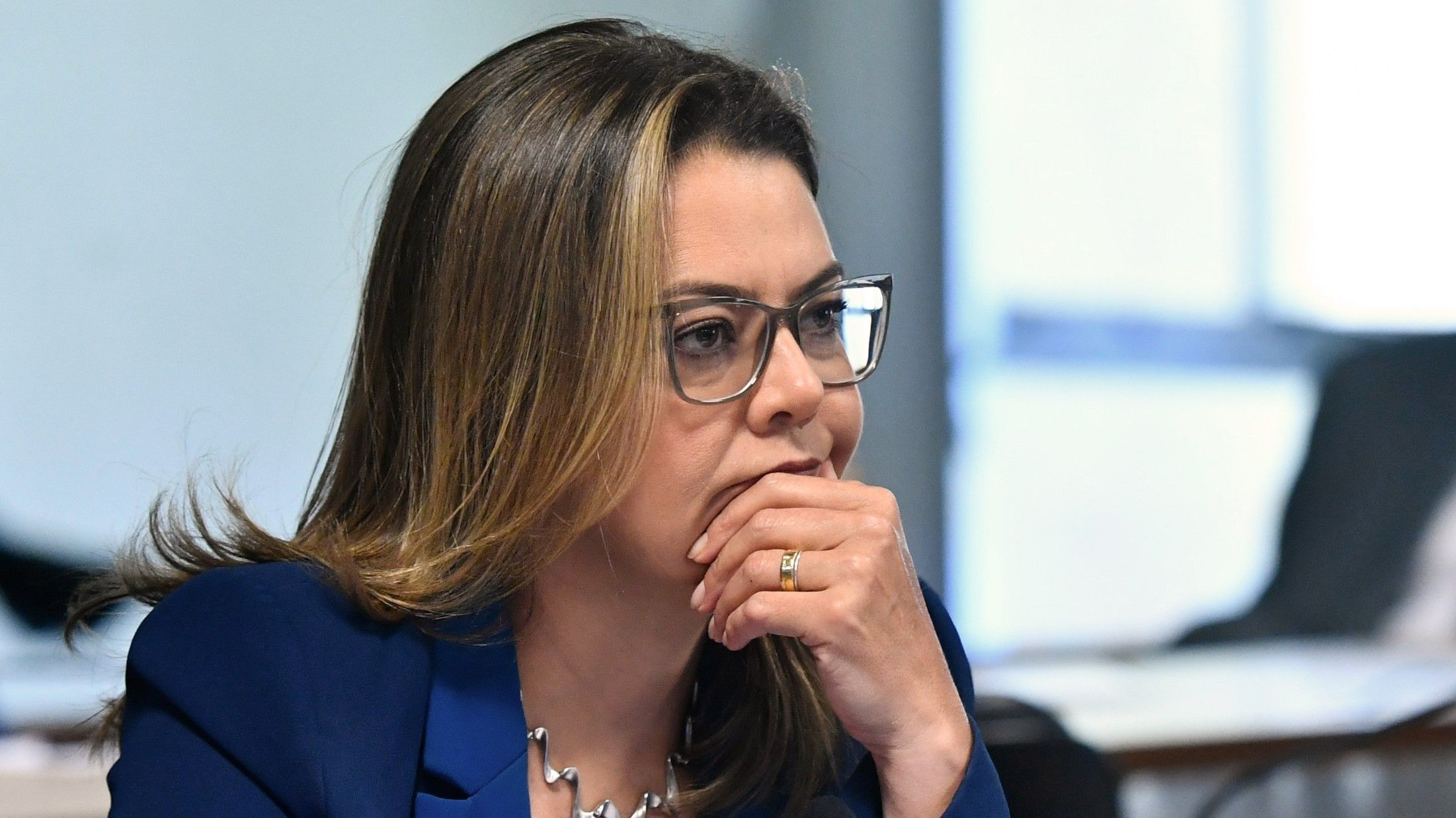Carro de senadora é leiloado para quitar dívida com partido