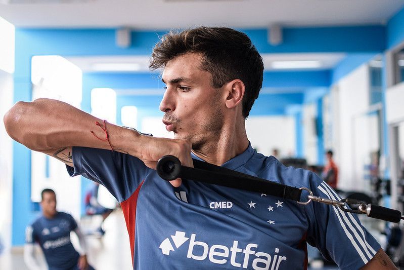 Dúvida no Cruzeiro? Como foi o treino de Dinenno na volta do elenco à Toca II