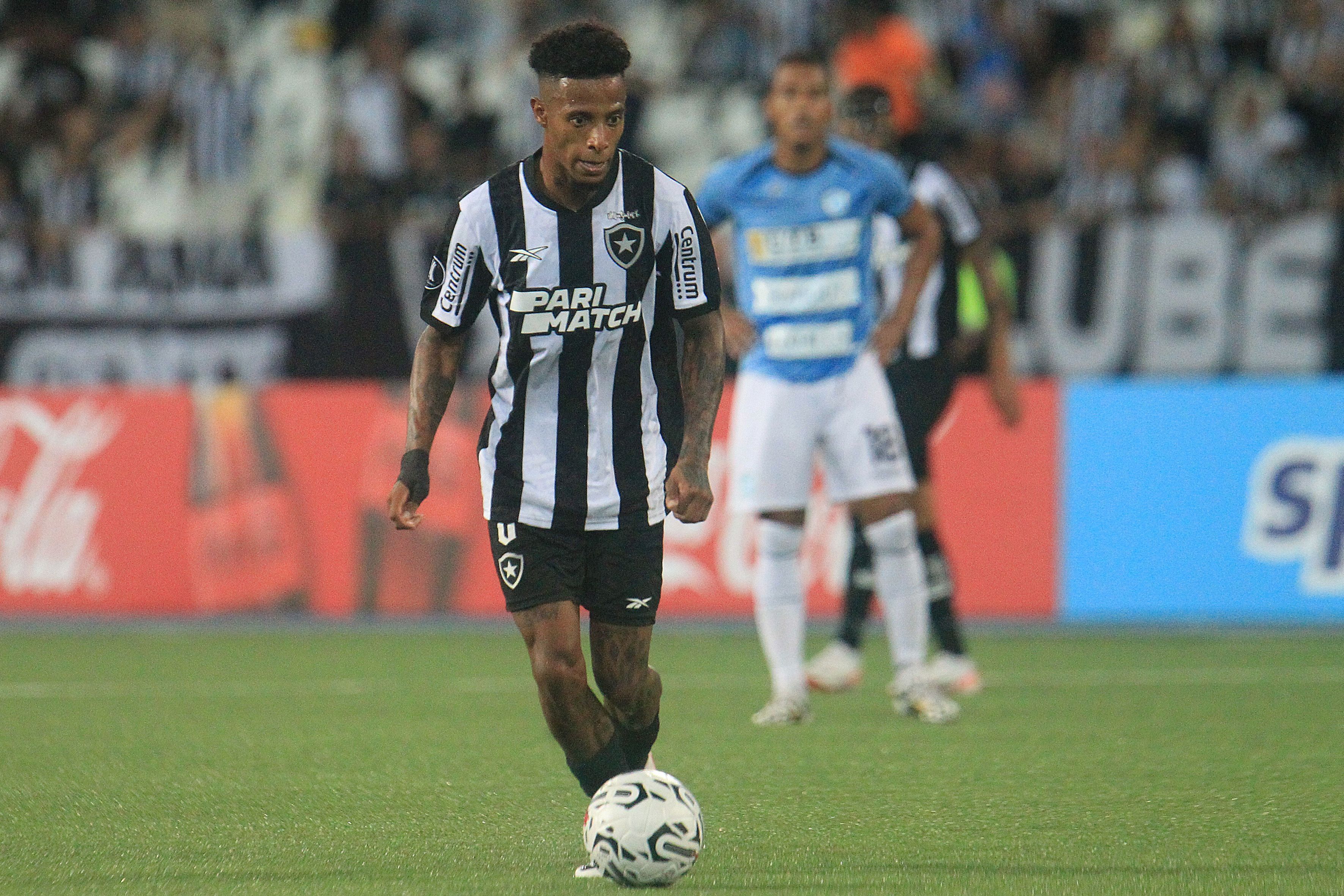 Tchê Tchê minimiza 'questão emocional', mas admite cobrança por resposta no Botafogo