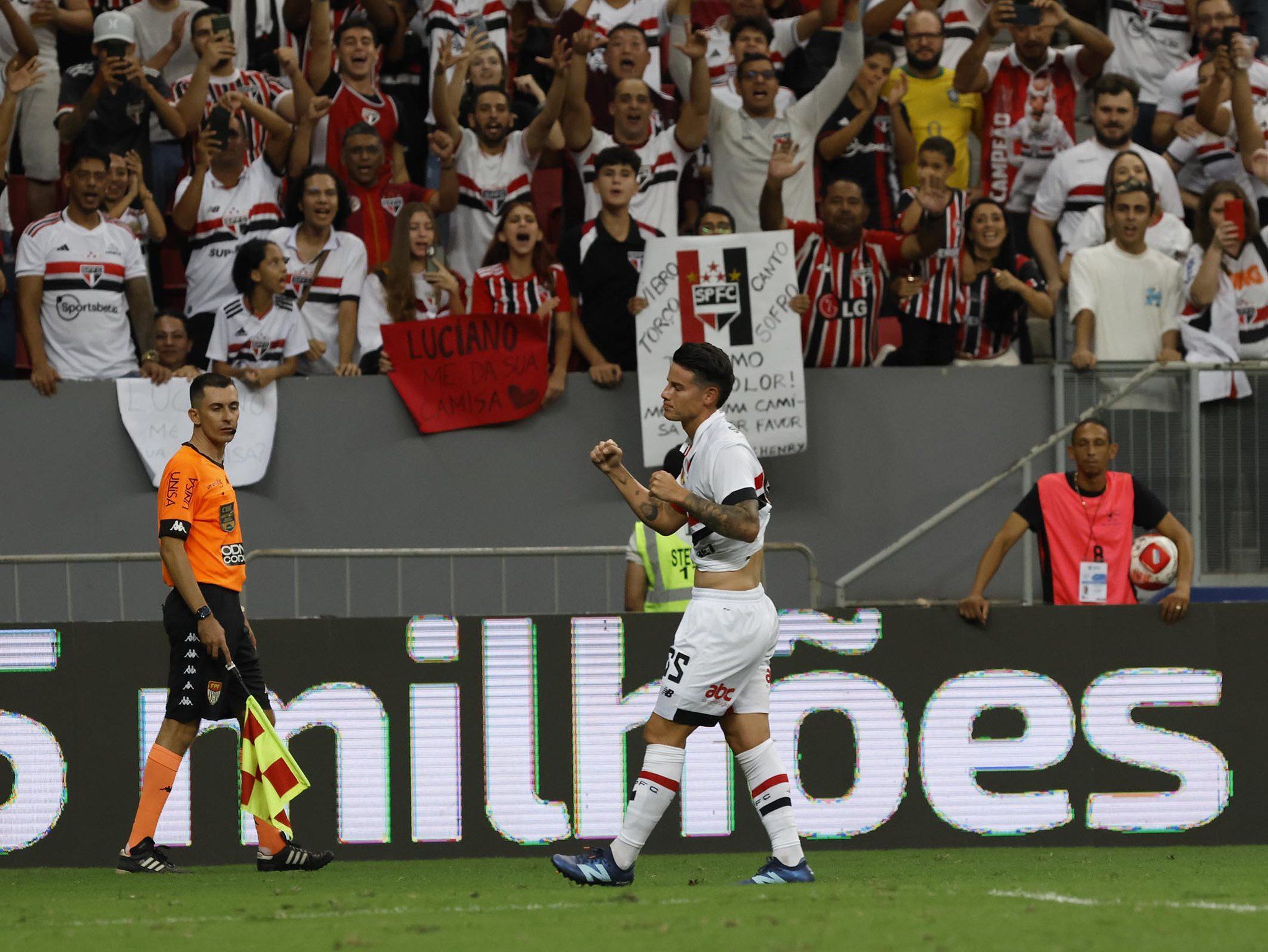 James reestreia no São Paulo com assistência e gol e abre caminho para retomada