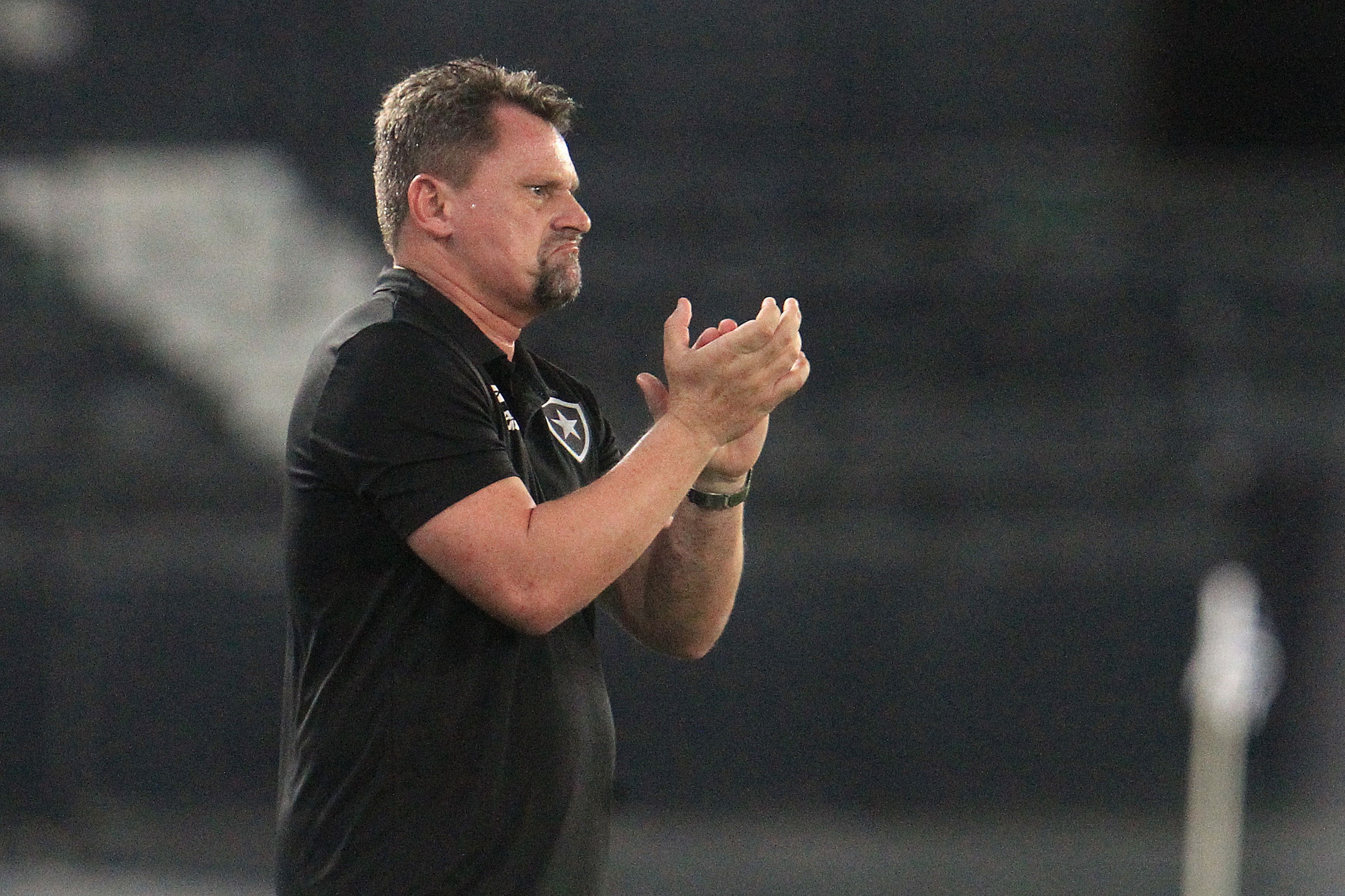 Técnico do Botafogo é direto e garante que '2023 já ficou para trás' internamente