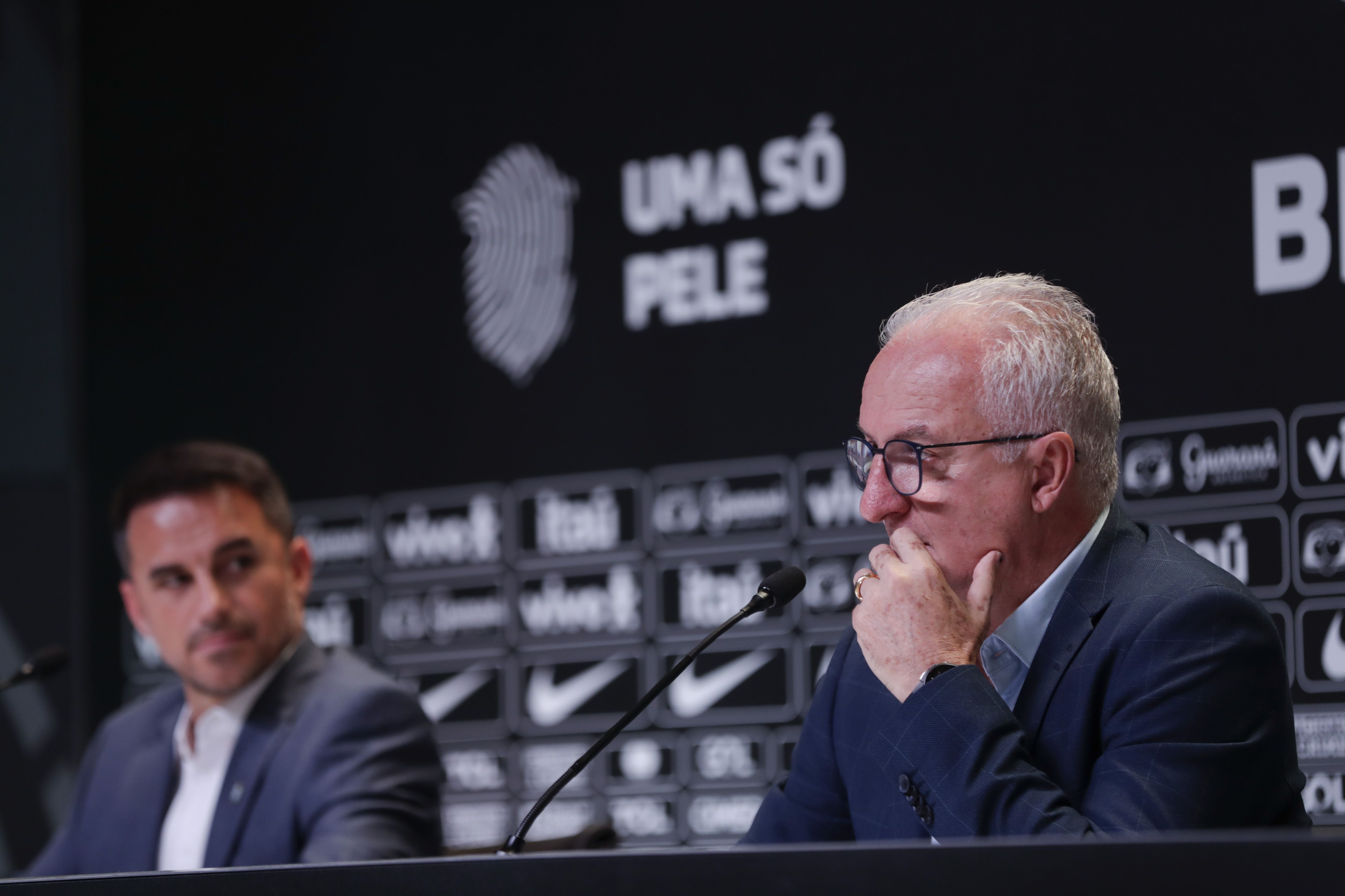 'Não somos nós que julgaremos Paquetá', diz Rodrigo Caetano sobre convocação do meia