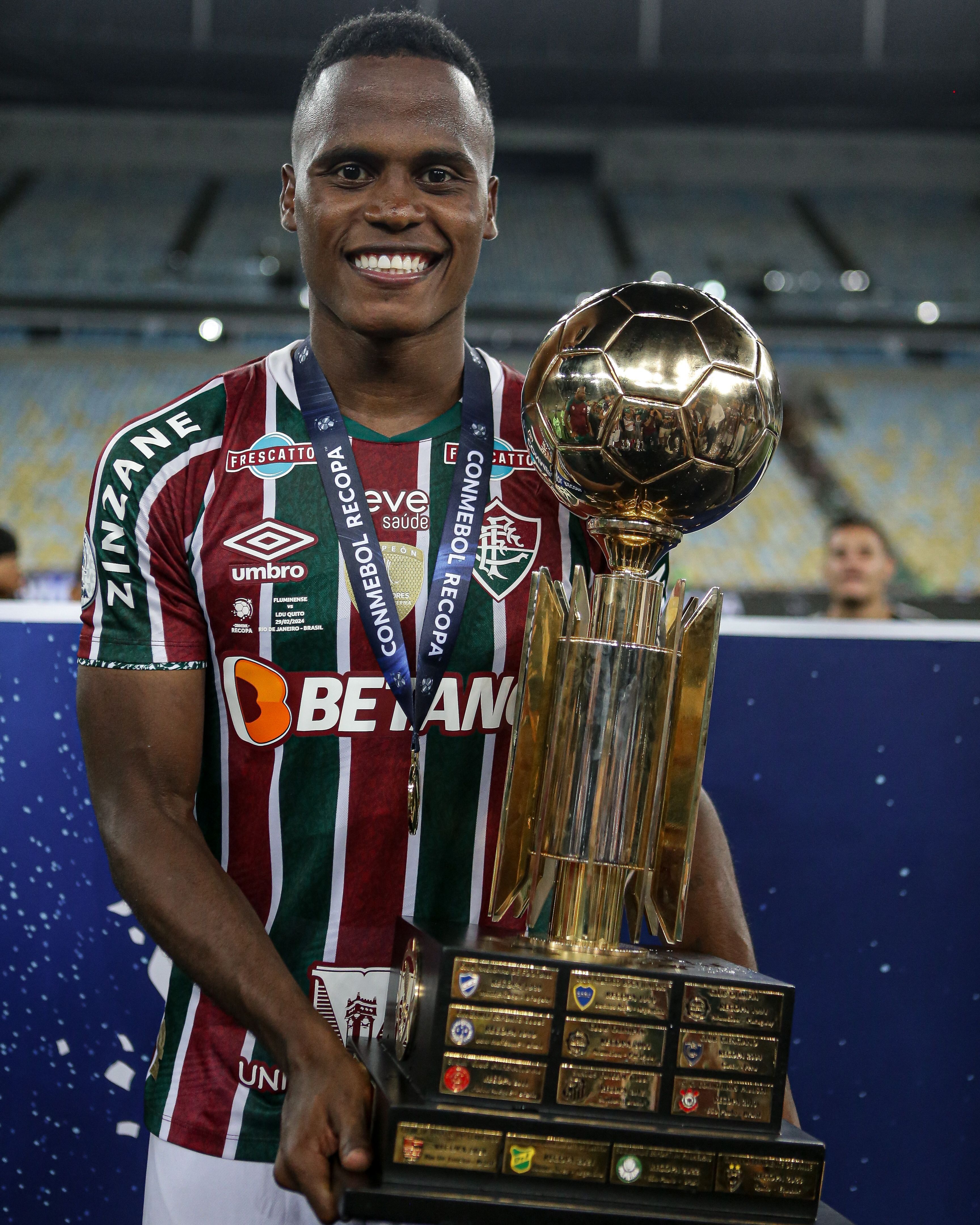 Com propostas na mesa, Arias dedica carreira ao Fluminense: ‘Mudou a minha vida