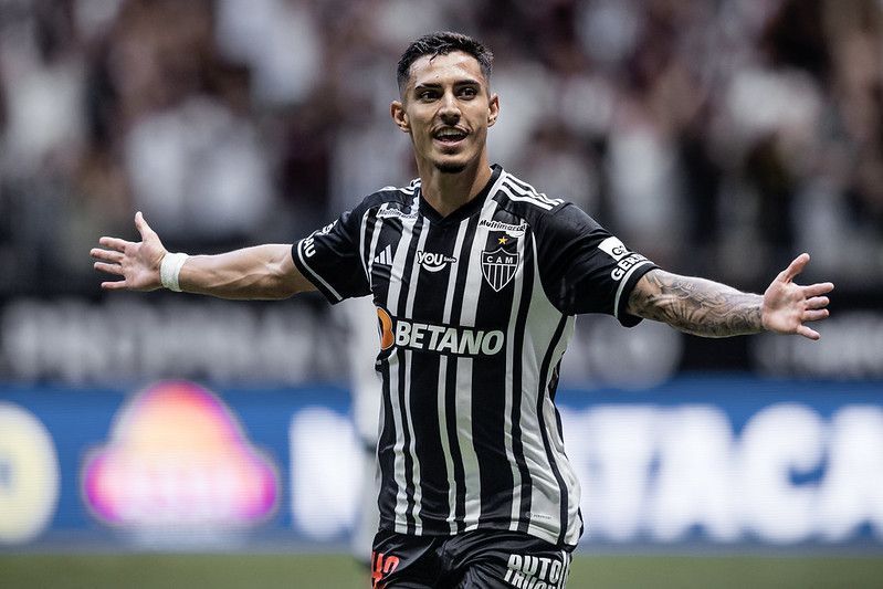 Em alta no Atlético, Cadu revela inspiração em Hulk e em ex-Liverpool