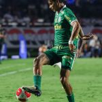 Palmeiras dá aumento e renova contrato de volante colombiano