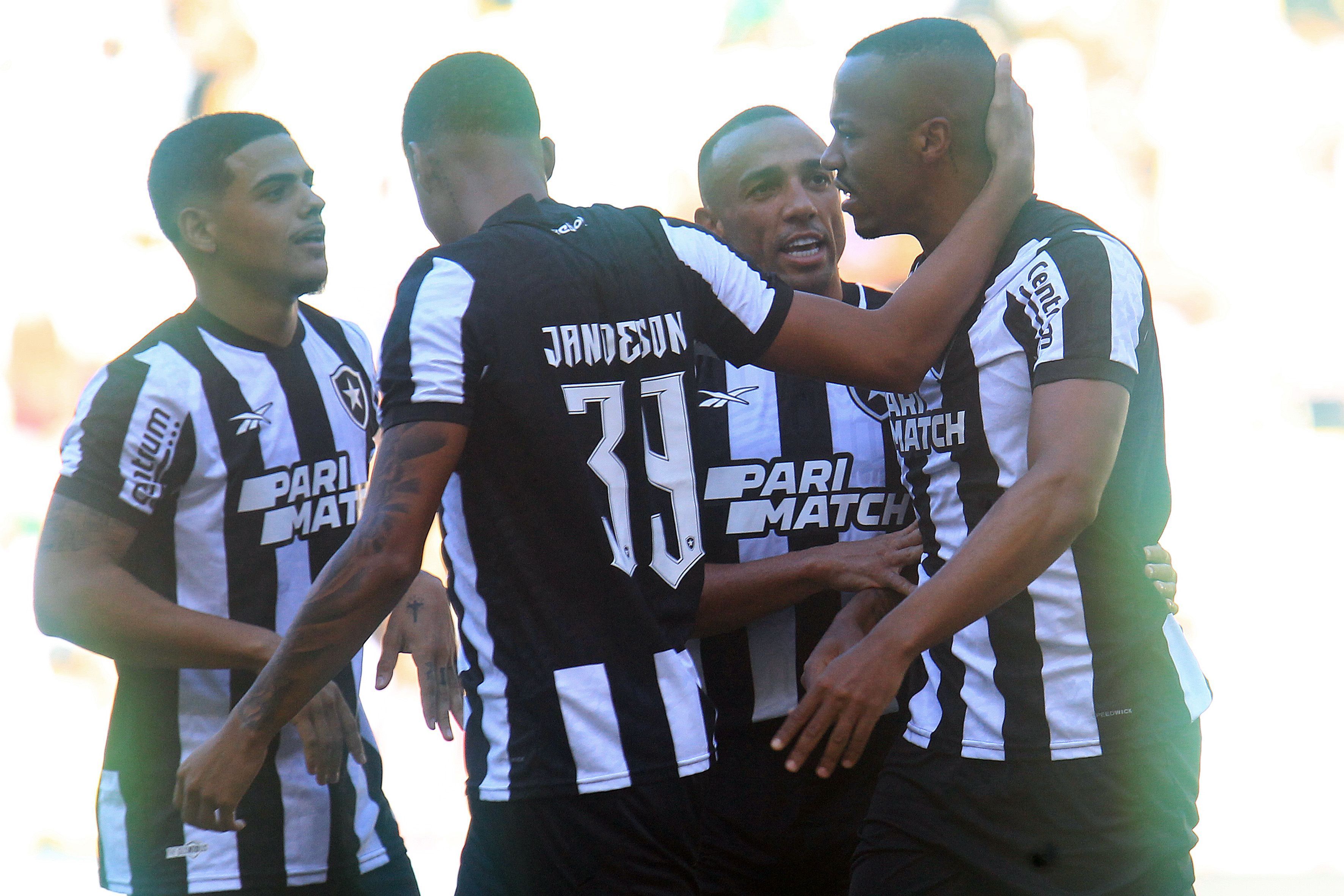 Botafogo vence o Fluminense, mas não avança às semifinais do Campeonato Carioca