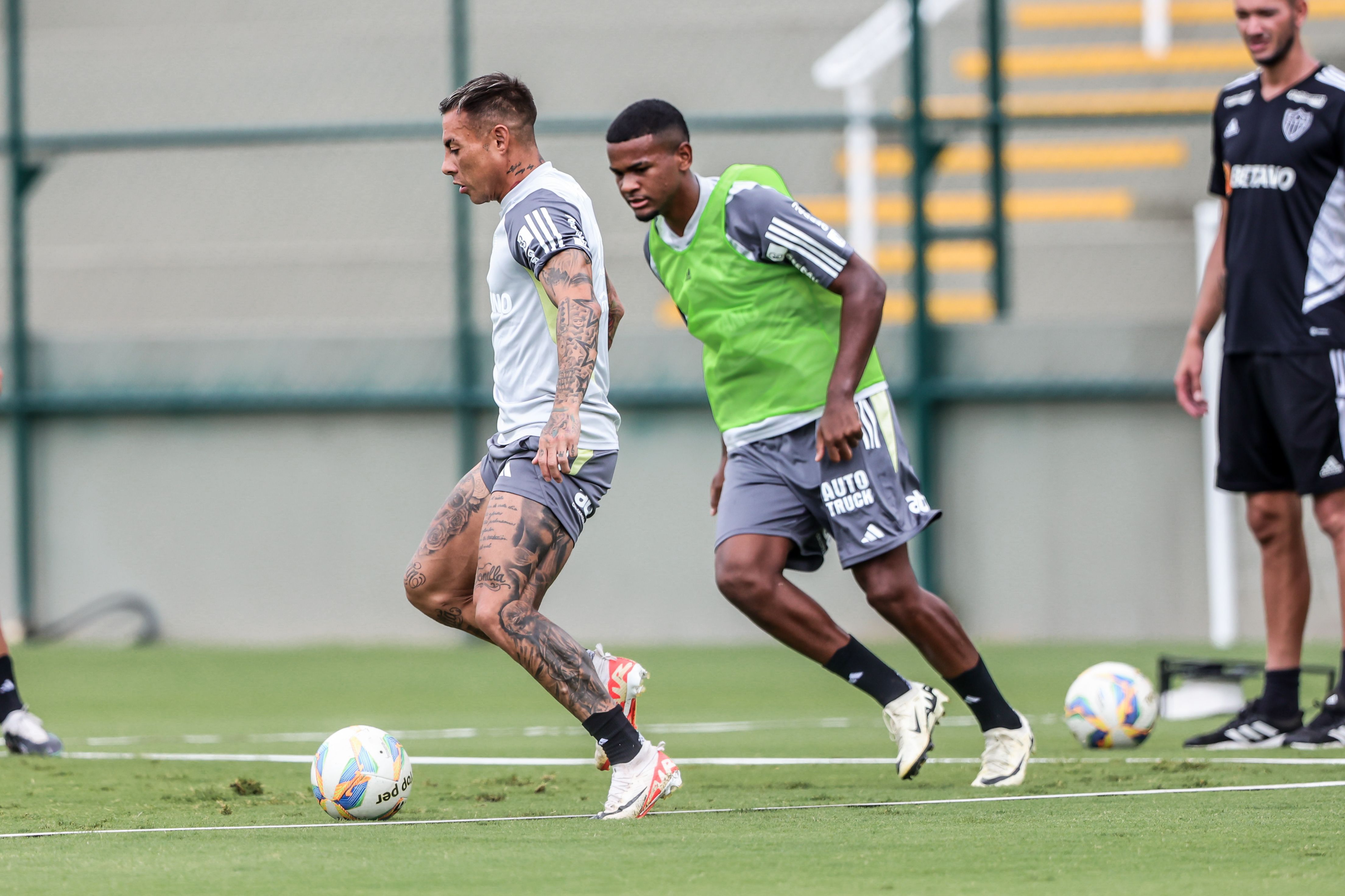 Em meio a negociações com Fortaleza, Vargas segue em treinamento no Atlético