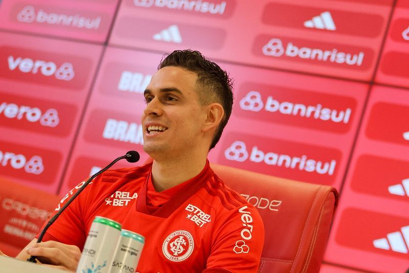 Borré fala sobre amizade com Alario e interação com Valencia no Inter