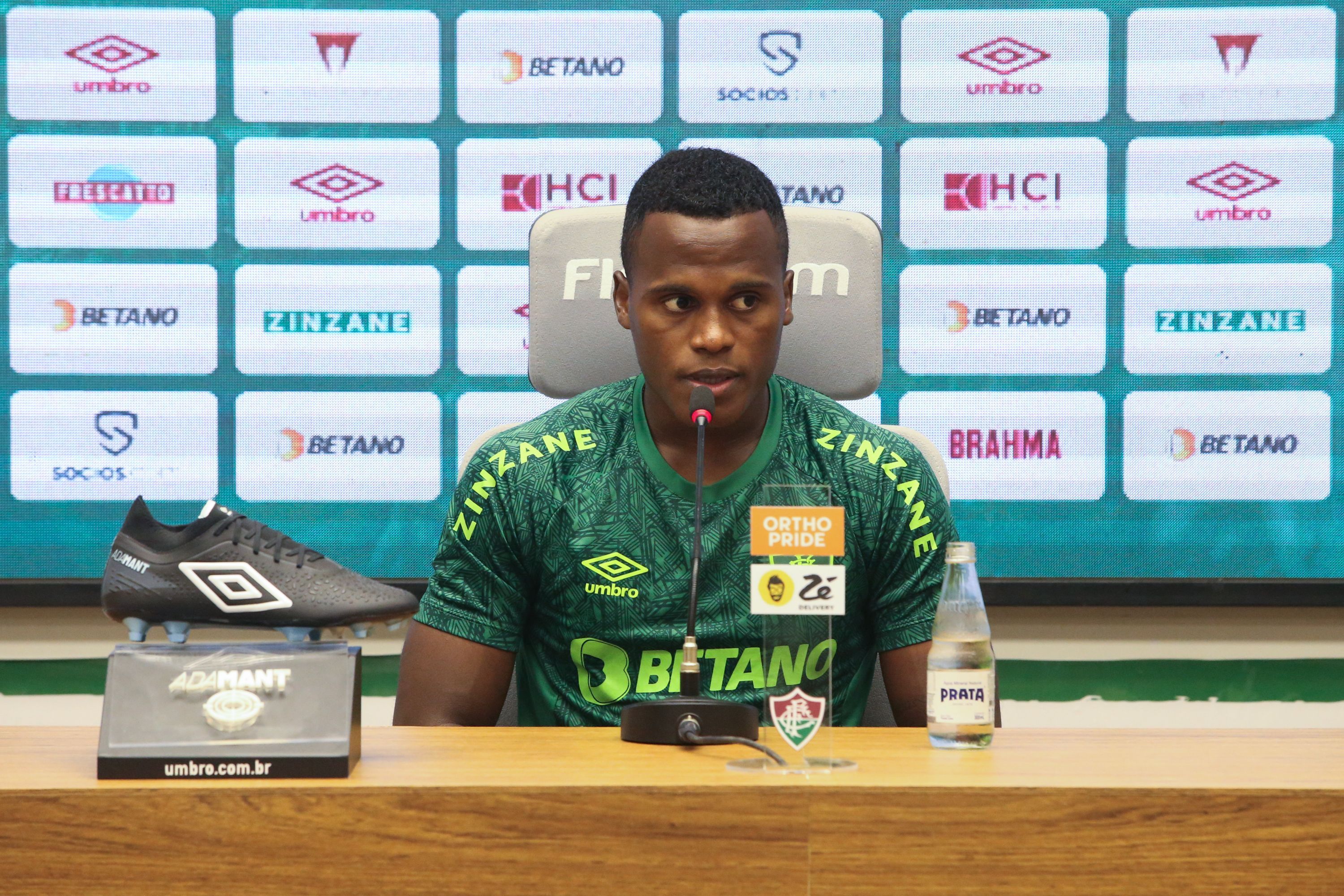 Arias vê Fluminense com condições de espantar fase ruim em clássicos
