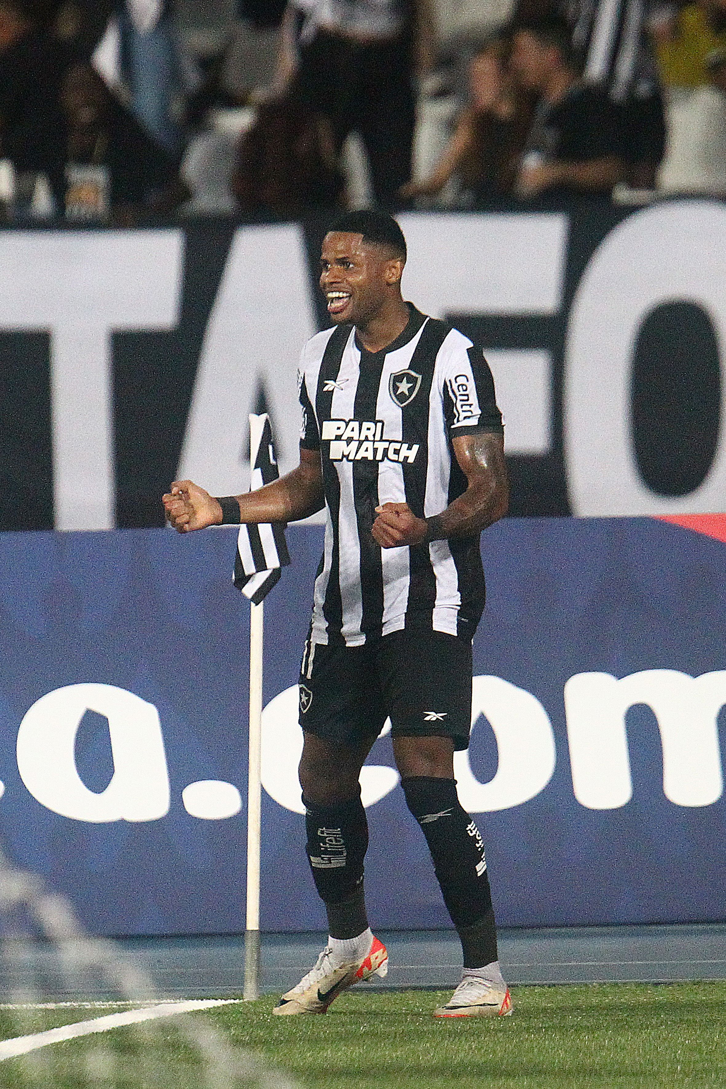 Júnior Santos se isola como maior artilheiro do Botafogo na Libertadores