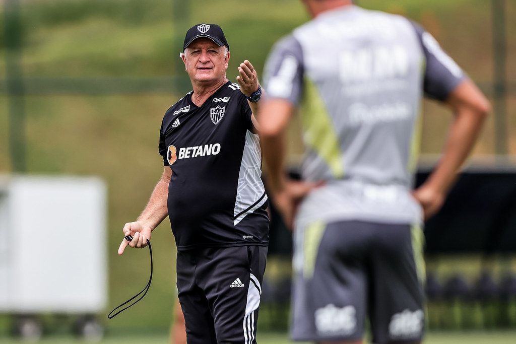 Com Felipão pressionado, Atlético volta aos treinos com foco na final do Mineiro