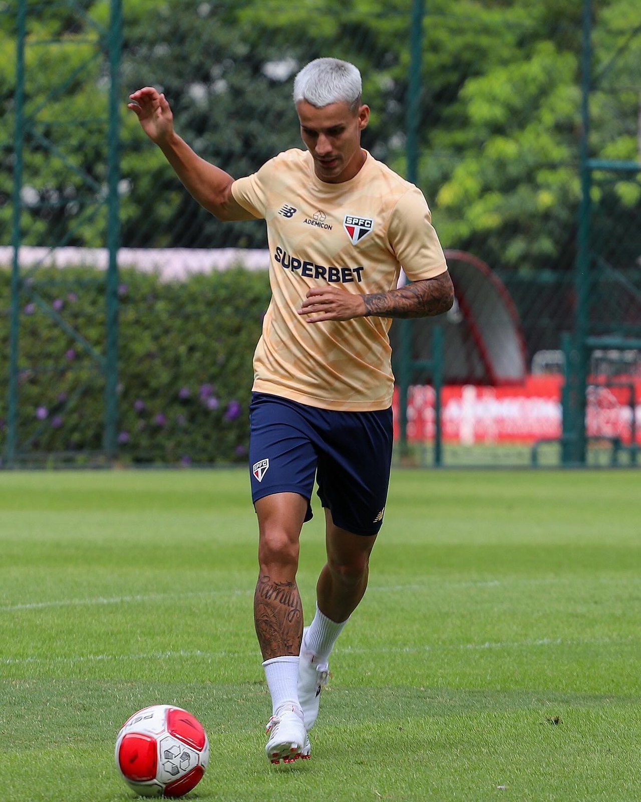 Ferreira avança em recuperação no São Paulo
