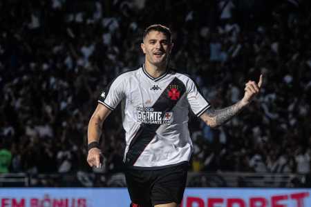 Vegetti celebra gol pelo Vasco