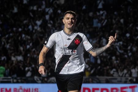 Vegetti celebra gol pelo Vasco