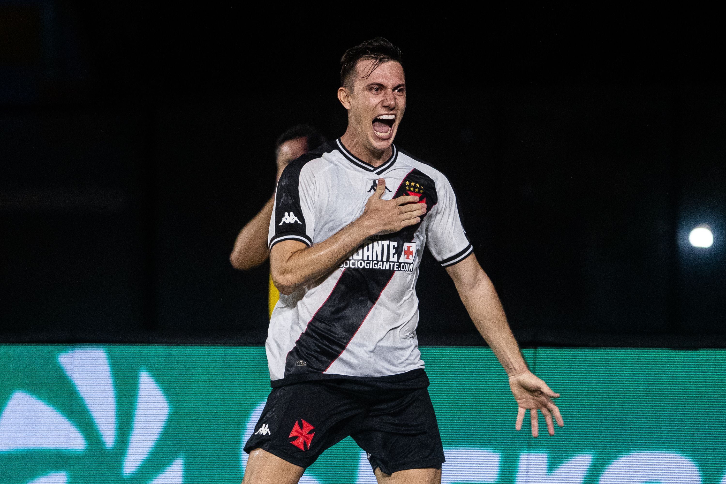 Lucas Piton marca pela primeira vez pelo Vasco em São Januário: ‘Noite feliz’