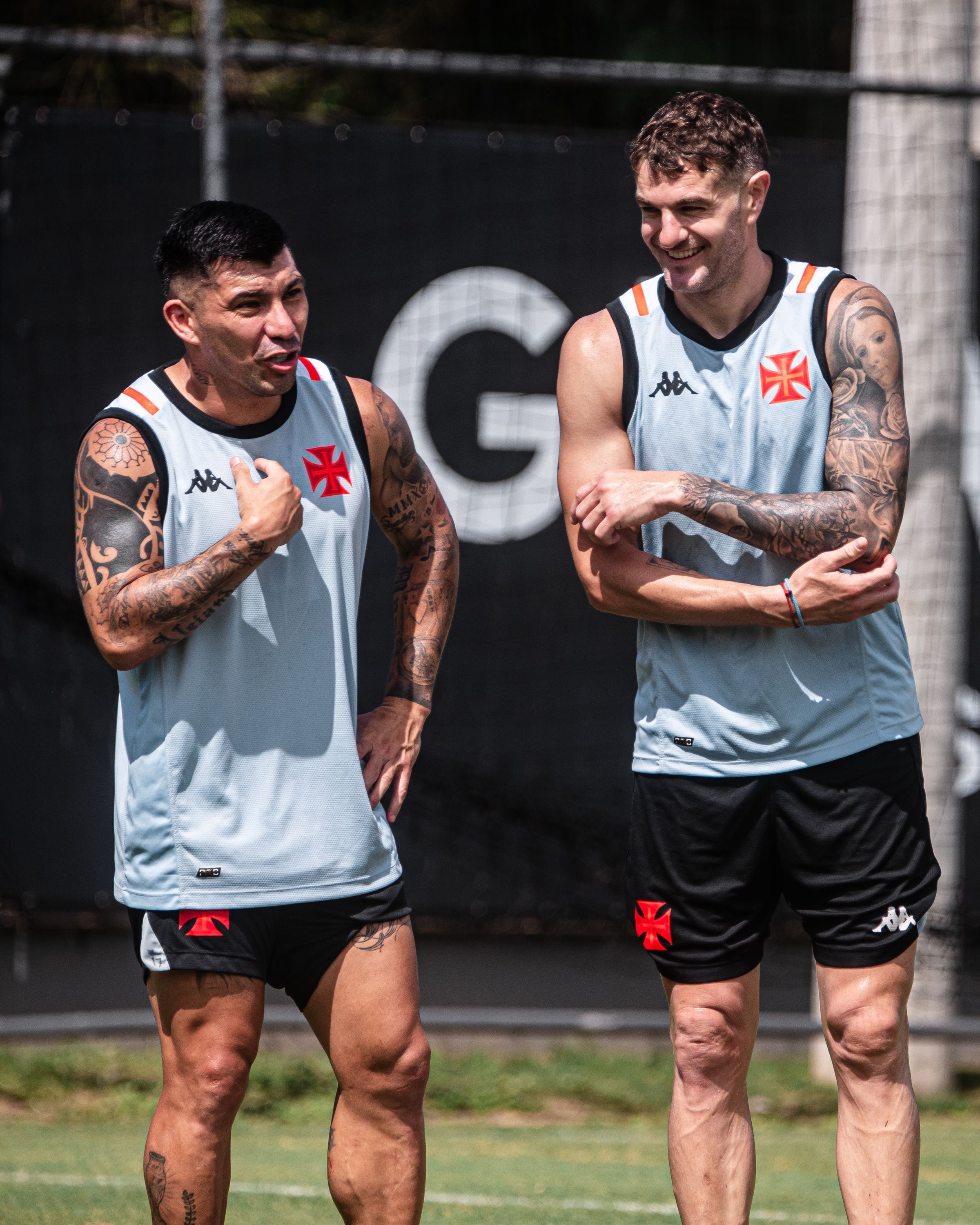 Medel viaja para o Chile e pode desfalcar o Vasco pelo Brasileiro