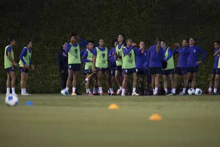 Seleção Brasileira Feminina reunida para treino, em 9 de março