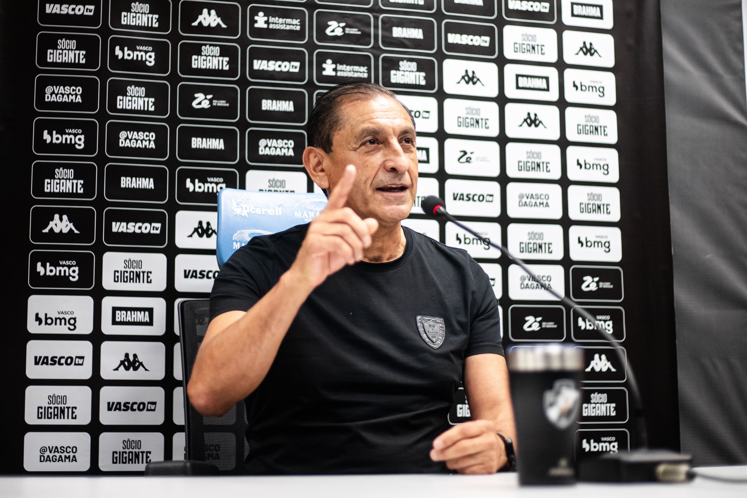 Ramón Díaz quebra promessa e se desculpa com a torcida do Vasco