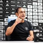 Ramón Díaz quebra promessa e se desculpa com a torcida do Vasco