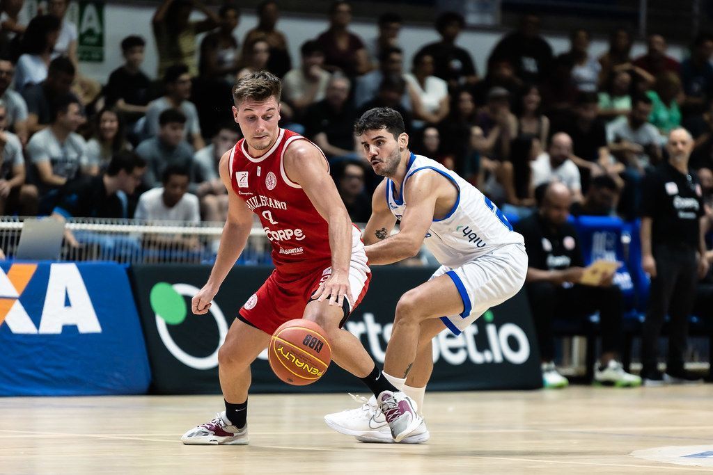 Com fim de jogo eletrizante, Minas vence Paulistano e quebra jejum no NBB