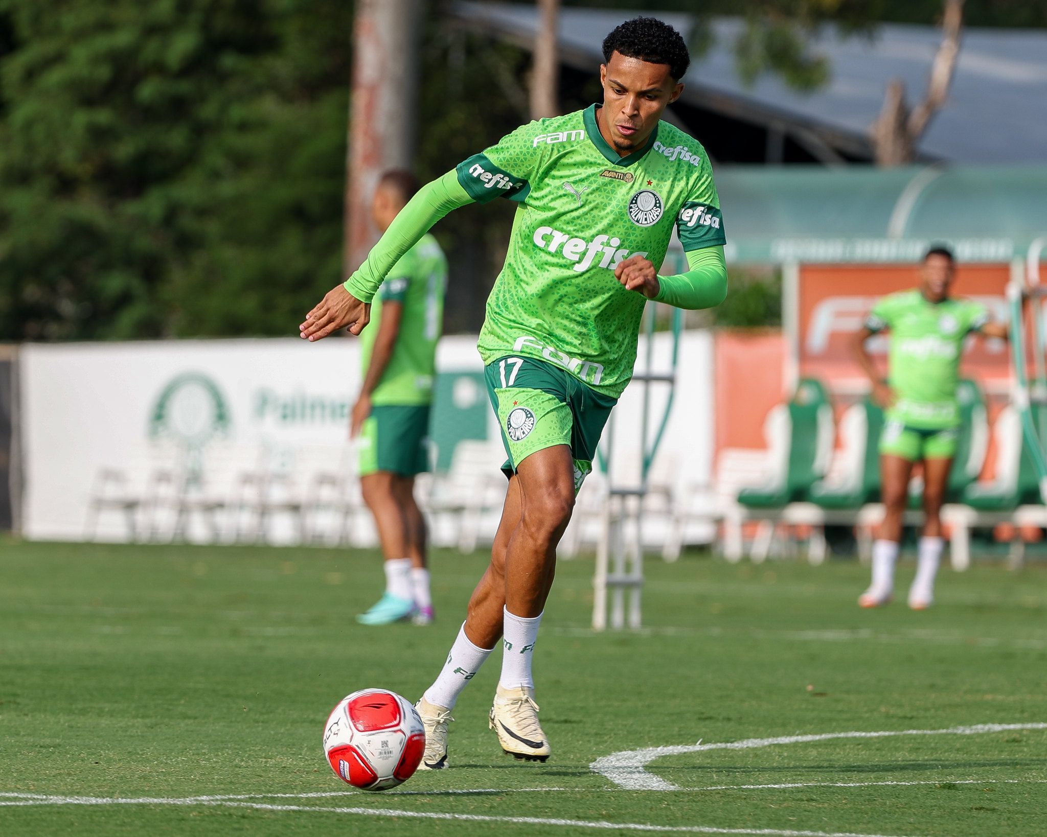Reforço projeta mais espaço no Palmeiras após primeiro jogo como titular