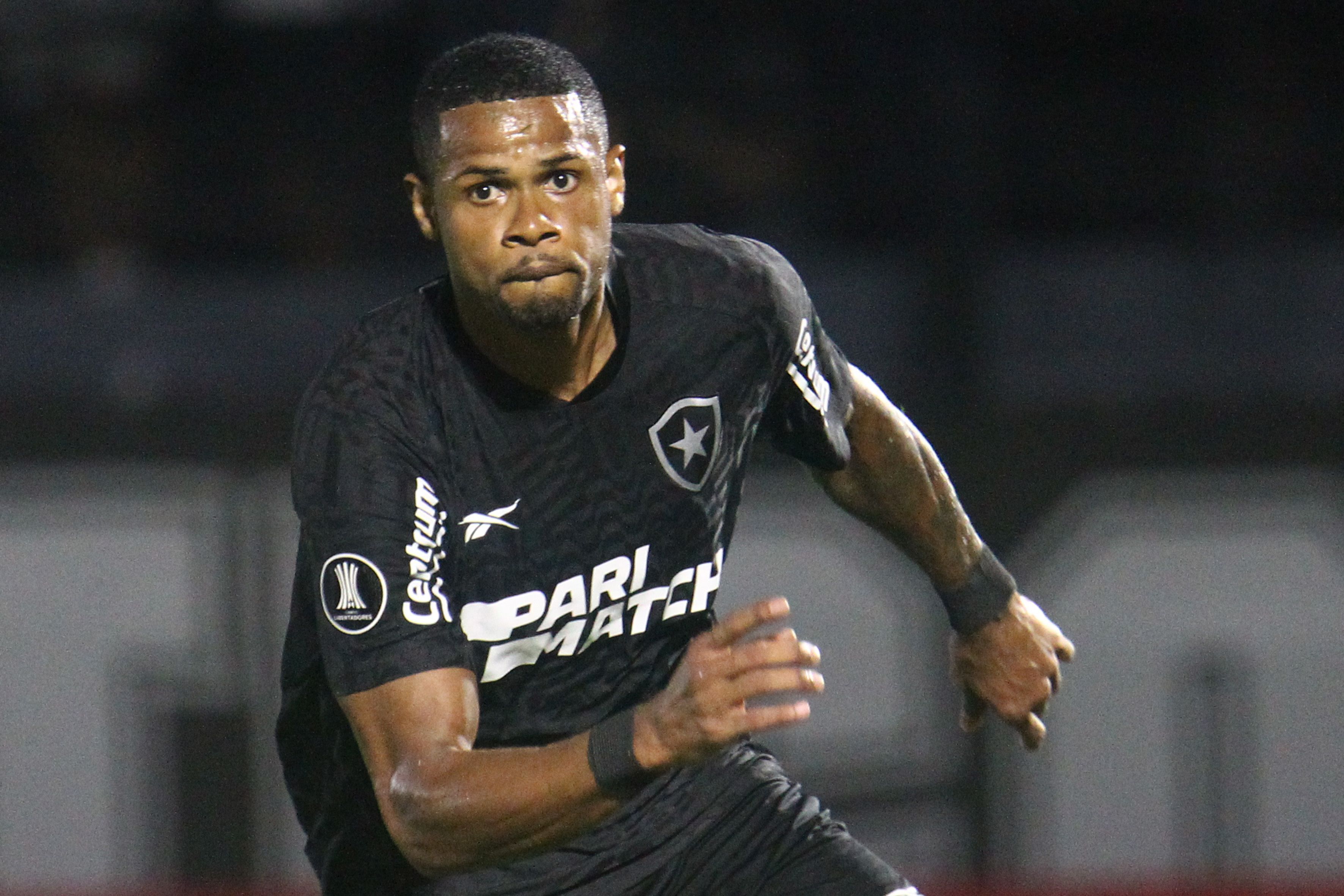 Botafogo resiste à pressão do Bragantino, empata e avança na Libertadores